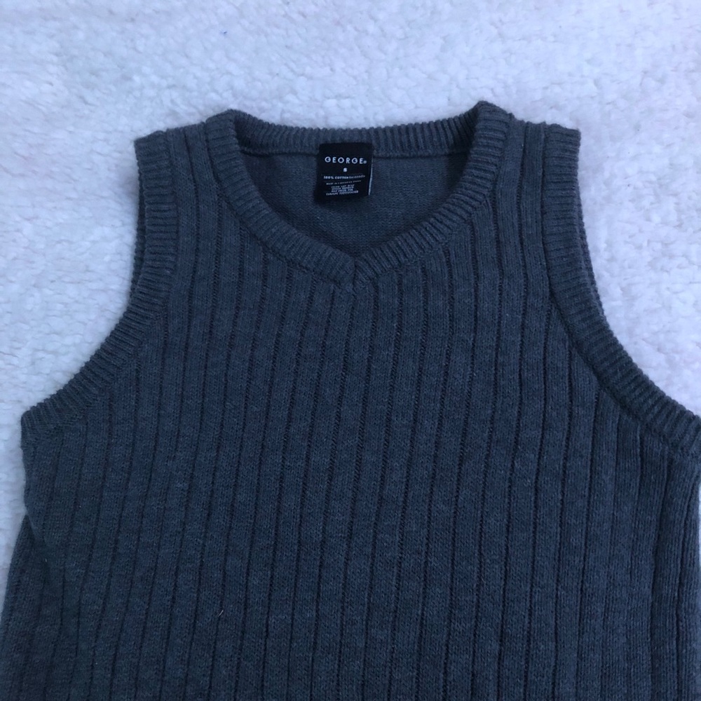 Boys size S vest🏷